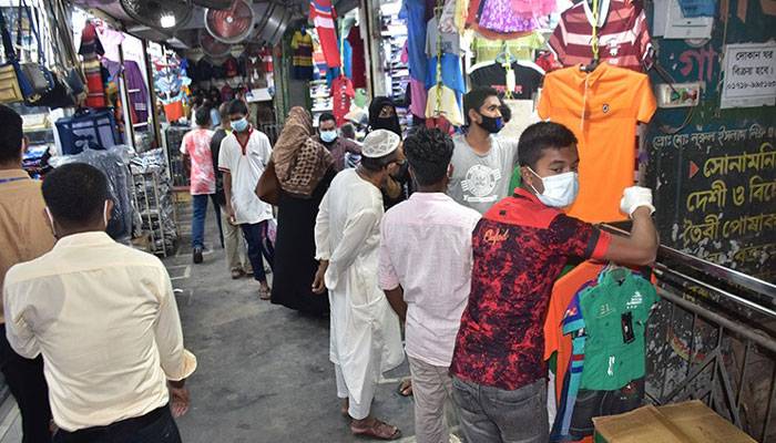 বগুড়ায় নিউ মার্কেটে অভিযান, স্বাস্থ্যবিধি না মানায় ২৪ হাজার টাকা জরিমানা