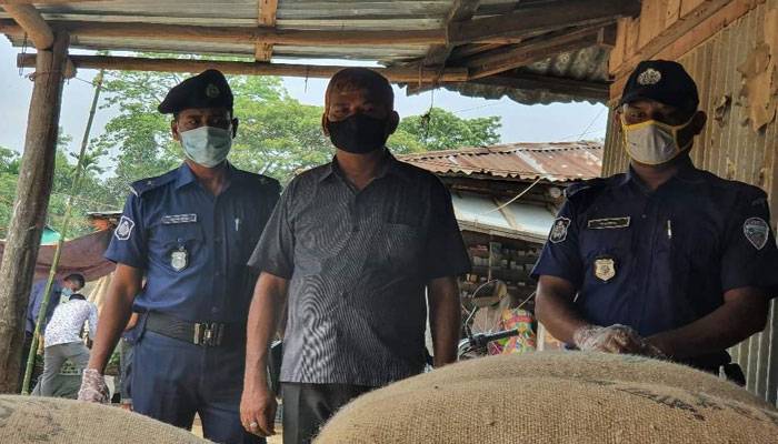 খাগড়াছড়িতে চাল-গম চুরির অভিযোগে সাবেক ইউপি সদস্য আটক