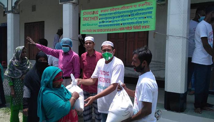 এবার ফরিদপুরে ‘সবাই মিলে একসাথে’র ঈদ সামগ্রী বিতরণ