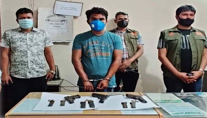 উল্লাপাড়ায় ৩ বিদেশী পিস্তলসহ যুবক গ্রেপ্তার