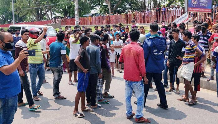 রাজশাহীতে ত্রাণ বিতরণে অনিয়ম, কাউন্সিলরের বিরুদ্ধে বিক্ষোভ