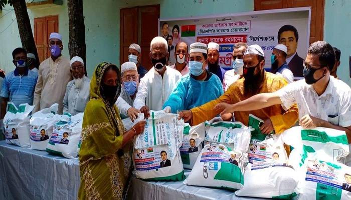 বাঞ্ছারামপুরে হতদরিদ্র পরিবারের মাঝে বিএনপির খাদ্যসামগ্রী বিতরণ