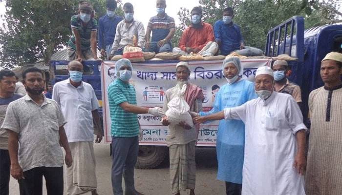 সালথায় আমেনা রশিদ ফাউন্ডেশনের খাদ্য সামগ্রী বিতরণ