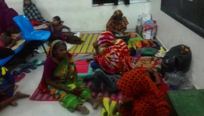 সাতক্ষীরায় বাড়ছে দমকা হাওয়া-বৃষ্টি, আশ্রয়কেন্দ্রে ছুটছেন মানুষ