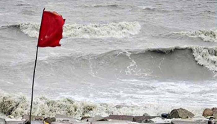 উপকূলে ঝড়ো হাওয়ার শঙ্কায় সমুদ্রবন্দরে সতর্কতা