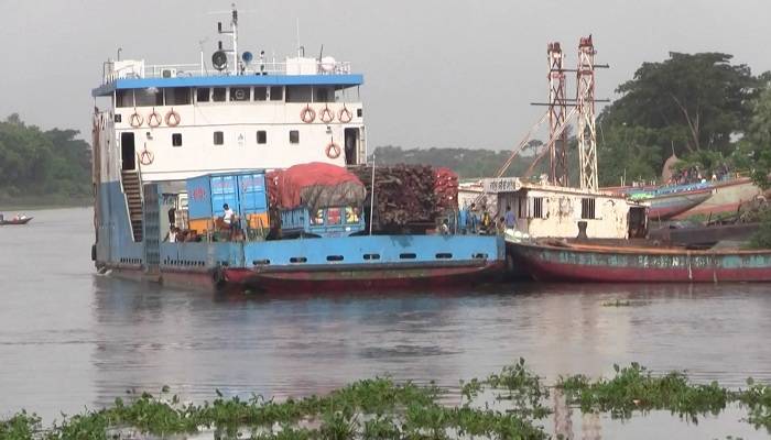 লক্ষ্মীপুর-ভোলা নৌরুটে ফেরি চলাচল বন্ধ
