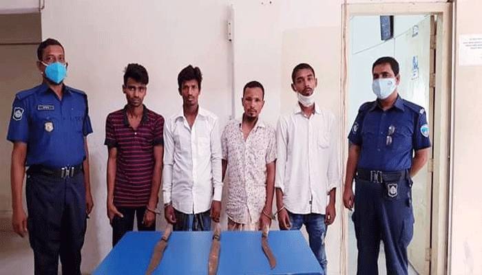 সোনাগাজীতে ডাকাতি প্রস্তুতিকালে অস্ত্রসহ ৫ ডাকাত গ্রেপ্তার