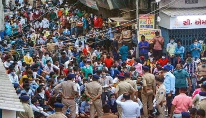ভারতের সুরাটে পরিযায়ী-পুলিশ সংঘর্ষ