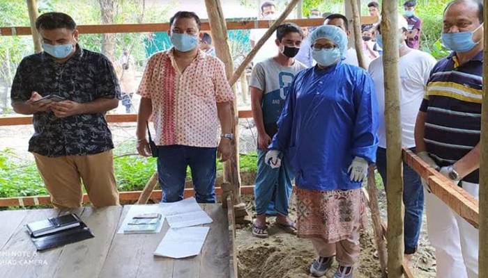 সীতাকুণ্ডে ঘরের মাটি খুঁড়ে ছিনতাইয়ের লাখ টাকা উদ্ধার