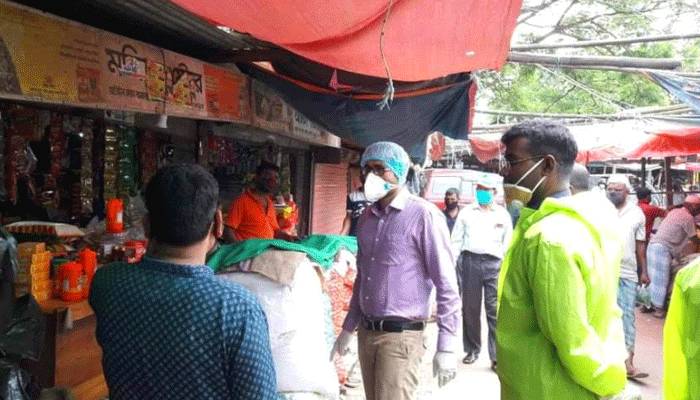 টাঙ্গাইল জেলা প্রশাসনের ত্রাণ বিতরণ ও মোবাইল কোর্ট পরিচালনা