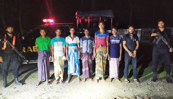 টেকনাফে ইয়াবা বিক্রির সময় ৭ রোহিঙ্গা আটক
