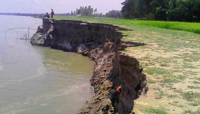 তিস্তার ভাঙনে বসতবাড়ি ও আবাদি জমি নদীগর্ভে বিলীন