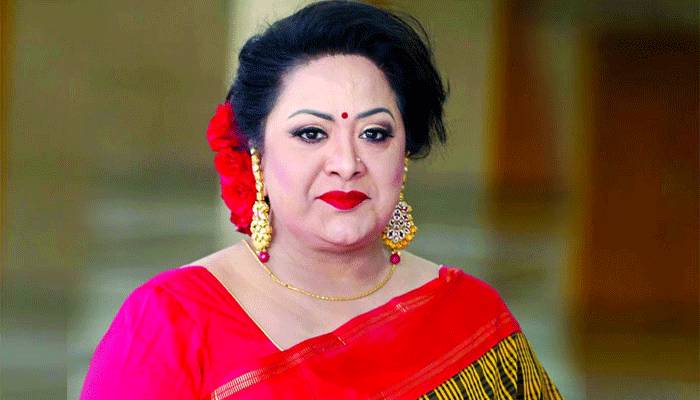 ছেলের টানে কানাডা গেলেন অরুনা বিশ্বাস