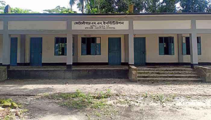 কোটালীপাড়ায় ছাত্রীদের অনৈতিক প্রস্তাব দেওয়ার অভিযোগে শিক্ষক বহিষ্কার