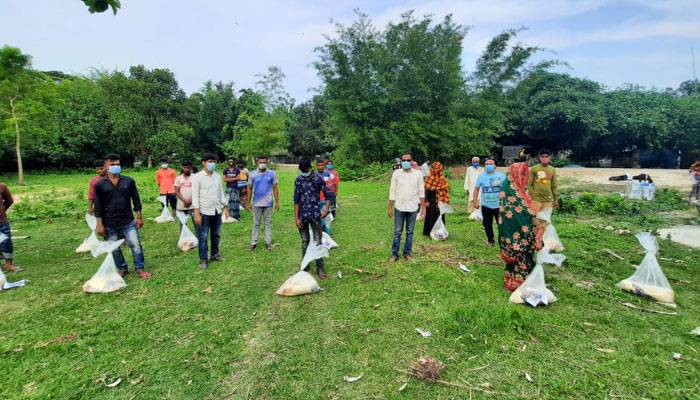 মেহেরপুরে ১০০ পরিবারকে ১০ দিনের খাদ্য সহায়তা
