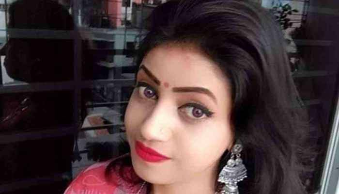 ফ্লাইওভারে ট্রাকচাপায় মোটরসাইকেল আরোহী তরুণীর মৃত্যু