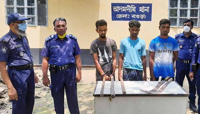আদমদীঘিতে ‘দেশীয় অস্ত্রসহ তিন ডাকাত’ গ্রেপ্তার