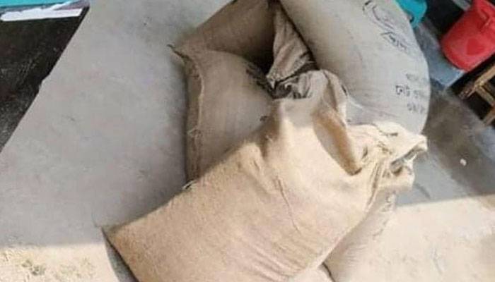 মতলবে ইউপি চেয়ারম্যানের বিরুদ্ধে সরকারি চাল আত্মসাতের অভিযোগ