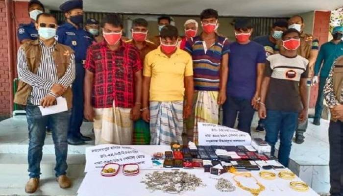 নৈশ প্রহরীকে বেঁধে মার্কেটে ডাকাতি, গ্রেপ্তার ৮