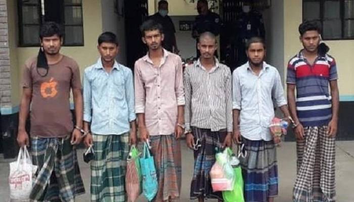 স্কুলছাত্রীকে দল বেঁধে ধর্ষণের অভিযোগে গ্রেফতার তারা