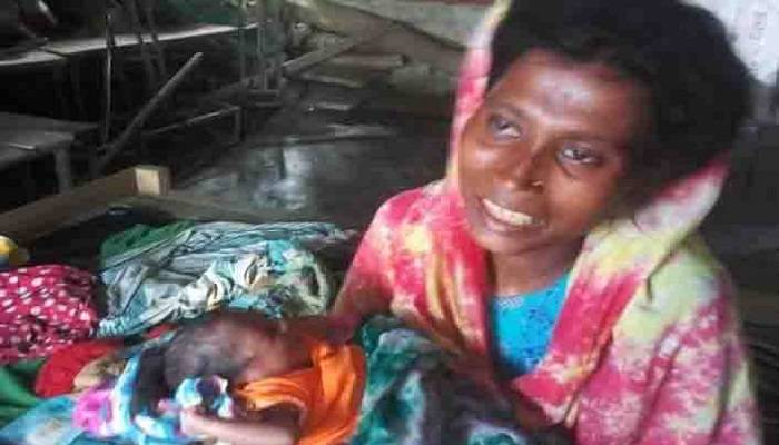 স্কুলের বারান্দায় প্রসব বেদনায় ছটফট