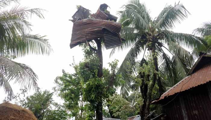 পাঁচ মিনিটের ঘূর্ণিঝড়ে লণ্ডভণ্ড নাসিরনগর, নিহত ১