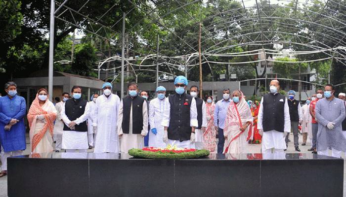 প্রতিষ্ঠাবার্ষিকীতে বঙ্গবন্ধুর প্রতিকৃতিতে আওয়ামী লীগের শ্রদ্ধা