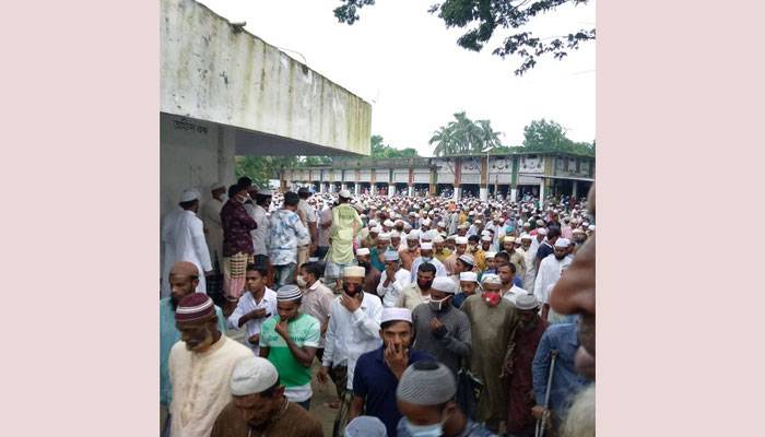 ঈশ্বরগঞ্জে খতিবের জানাজায় মানুষের ঢল