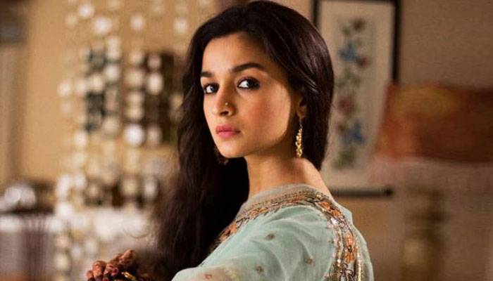 আলিয়ার ছবি দিয়েই বলিউডে ফের শুরু হচ্ছে সিনেমার শুটিং