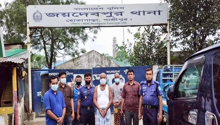 শিক্ষক ছেলেকে হত্যার দায়ে বাবা গ্রেপ্তার