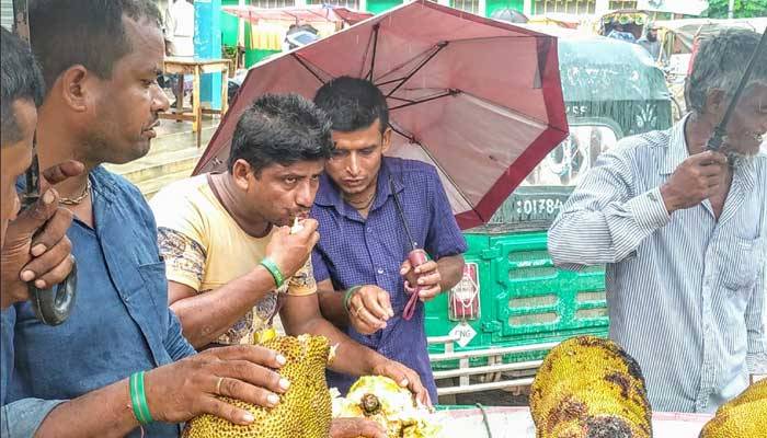 বেশিরভাগ মানুষ মানছেন না স্বাস্থ্যবিধি