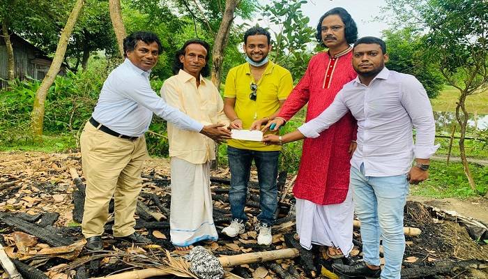 বাউল রণেশ ঠাকুরের ঘর নির্মাণে লাখ টাকা দিলেন যুক্তরাজ্য প্রবাসী