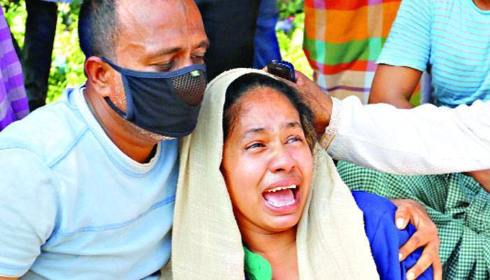 স্বজনহারাদের অশ্রুধারায় প্লাবিত হলো বুড়িগঙ্গা