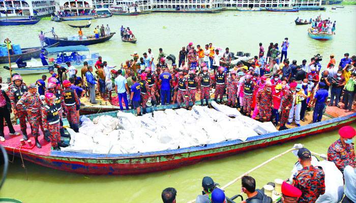করোনাকালে কাঁদাল বুড়িগঙ্গা