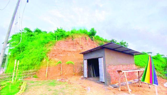 চট্টগ্রামে সাবাড় হচ্ছে এক ডজন পাহাড়