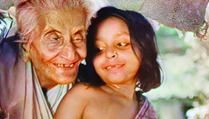 রঙিন হচ্ছে সত্যজিতের `পথের পাঁচালী`