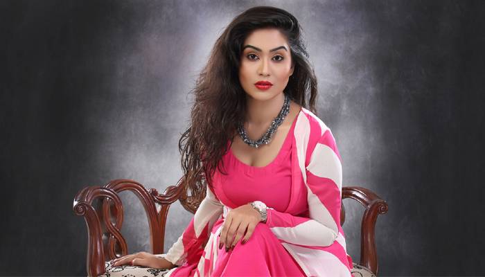মমর নাটকে করোনার গল্প