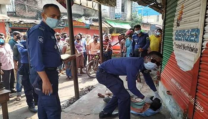 রাতভর ছটফট করলেও কাছে যাননি কেউ, সকালে লাশ উদ্ধার করলো পুলিশ