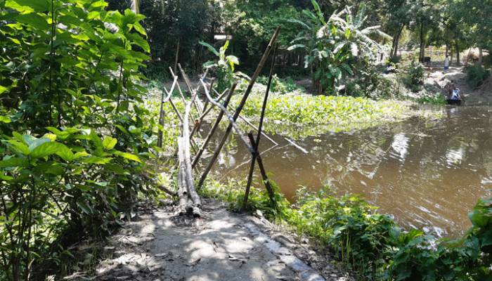 কাশিয়ানীতে ১০ হাজার মানুষের চলাচলে নেই কোনো ব্রিজ