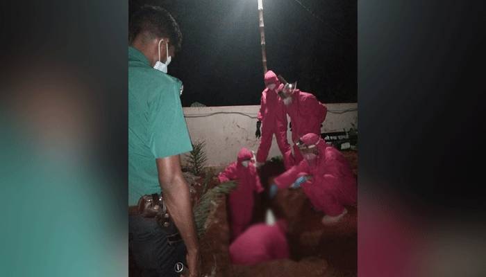 এগিয়ে আসেনি কেউ, মরদেহ দাফন করল পুলিশ