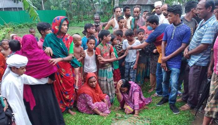 ট্রাকের চাকা পিষে গেল ছোট্ট হানিফাকে