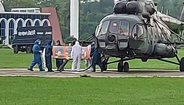 করোনা আক্রান্ত চিকিৎসককে হেলিকপ্টারে নেওয়া হলো ঢাকায়