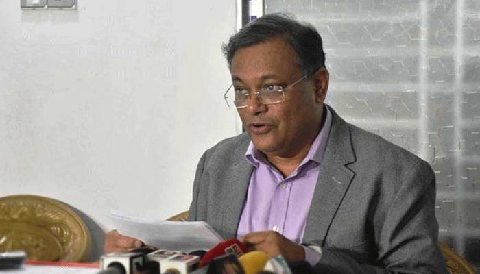 সাংবাদিকদের করোনাকালীন সহায়তার চেক বিতরণ করলেন তথ্যমন্ত্রী