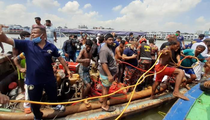 বুড়িগঙ্গায় যেভাবে ডুবে যায় লঞ্চটি