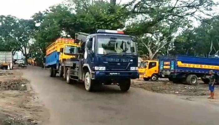 দাঁড়িয়ে থাকা ট্রাকে নসিমনের ধাক্কা, নিহত ২
