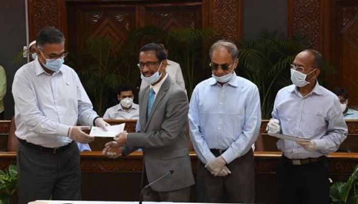 প্রধানমন্ত্রীর ত্রাণ তহবিলে আইডিএলসির ২ কোটি ৪০ লাখ টাকা অনুদান
