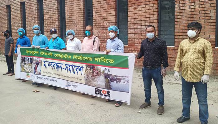 আম্পান দূর্গত উপকূলে টেকসই বেড়িবাঁধ নির্মাণের দাবি