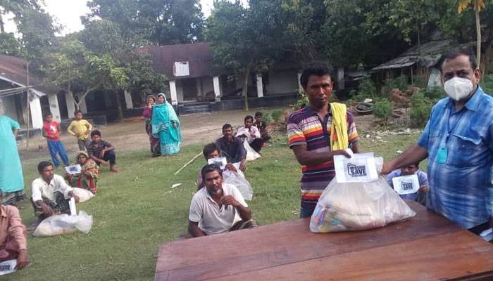 ঝিনাইদহে ২০০ কৃষক পরিবার পেল খাদ্যদ্রব্য