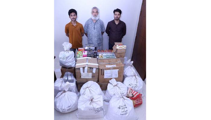 ফেসবুক পেজ খুলে প্রতারণা, মূল হোতাসহ গ্রেপ্তার ৩