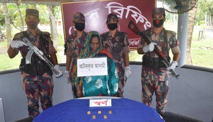 ভারতে পাচারকালে ৫টি স্বর্ণের বারসহ নারী আটক